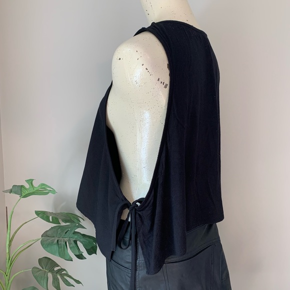 Black top with ties on side - Picture 3 of 3